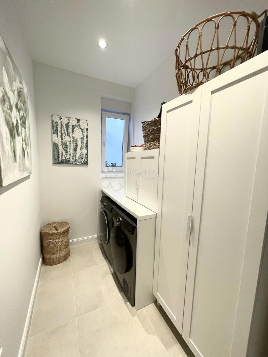 Casa Ražanj, Rogoznica, 246,67m2