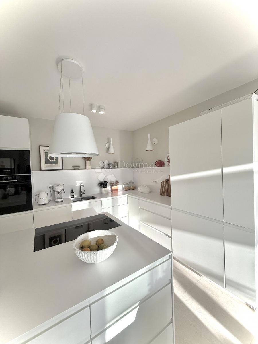 Casa Ražanj, Rogoznica, 246,67m2