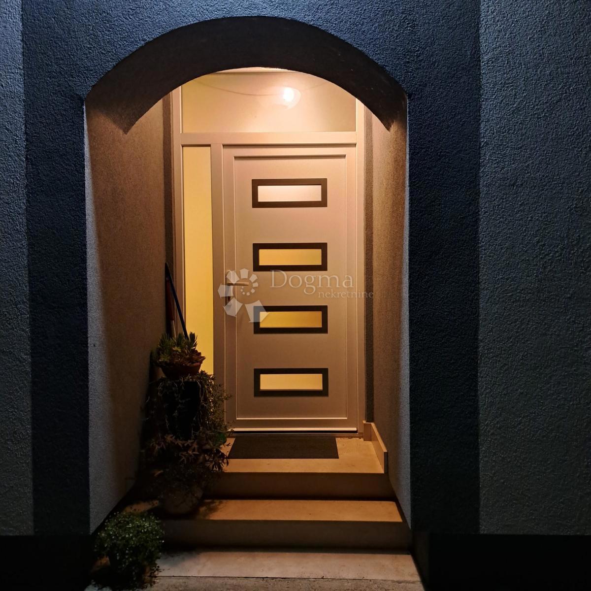 Casa Tenja, Osijek - Okolica, 162m2