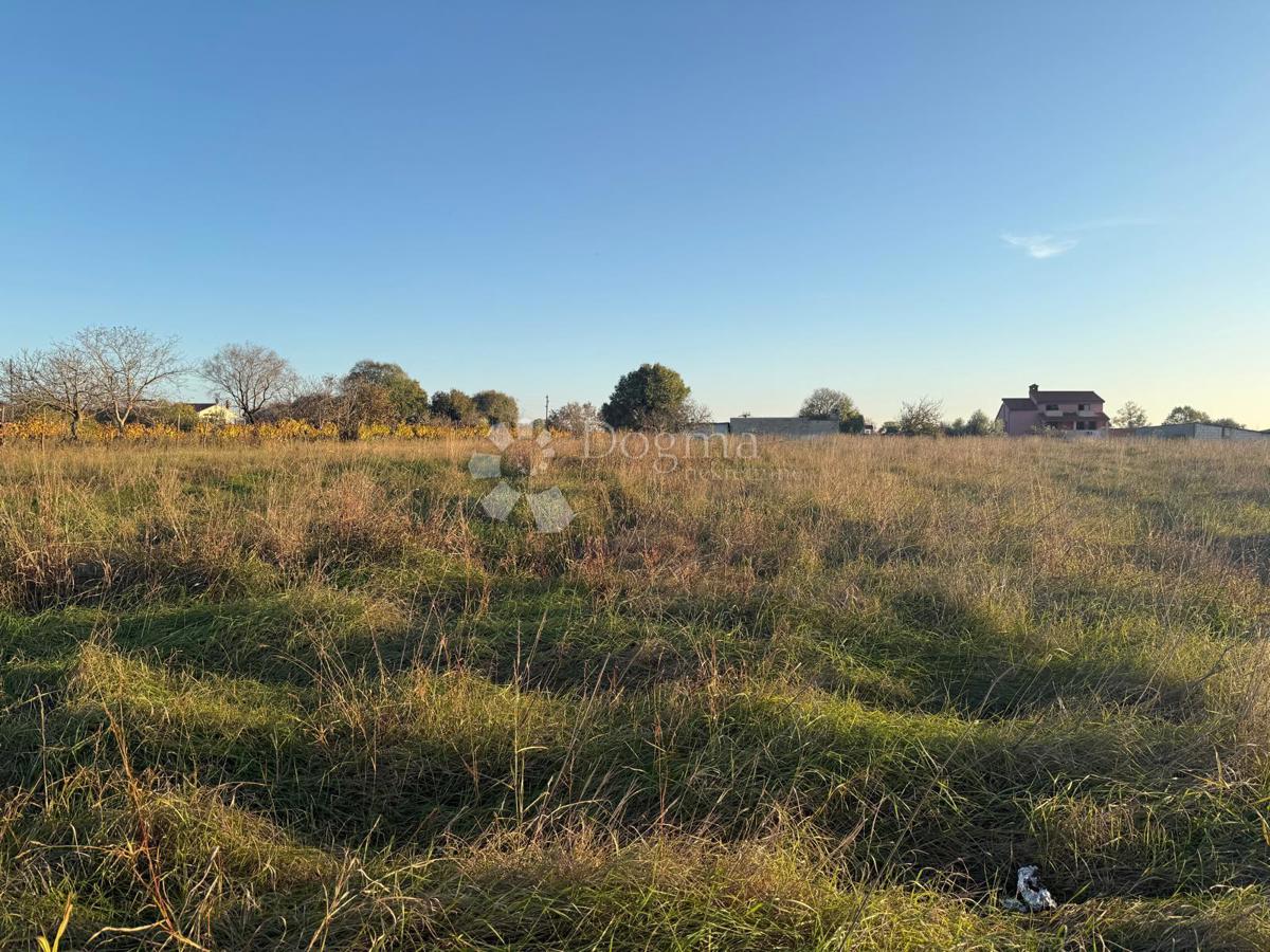 Terreno edificabile Svetvinčenat, 858m2