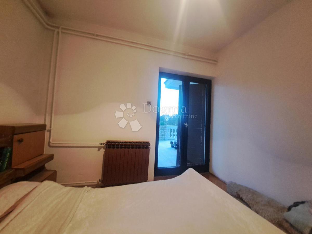 Rijeka, Pehlin, piano con due posti auto