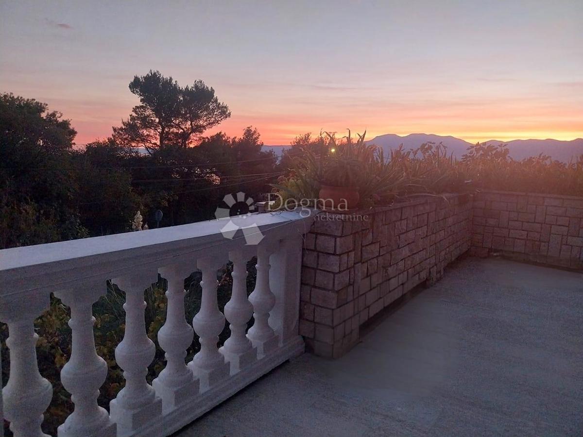 Rijeka, Pehlin, piano con due posti auto