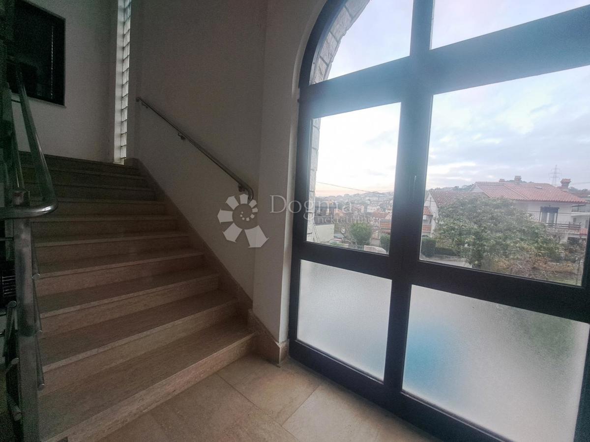 Rijeka, Pehlin, piano con due posti auto