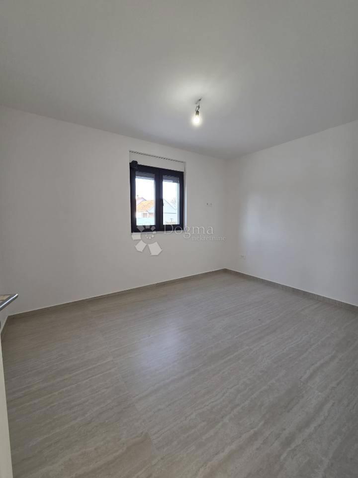 Briševo moderna casa a un piano con ampio giardino