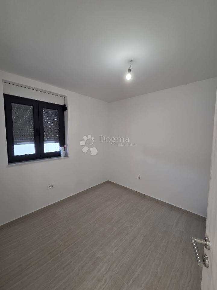 Briševo moderna casa a un piano con ampio giardino