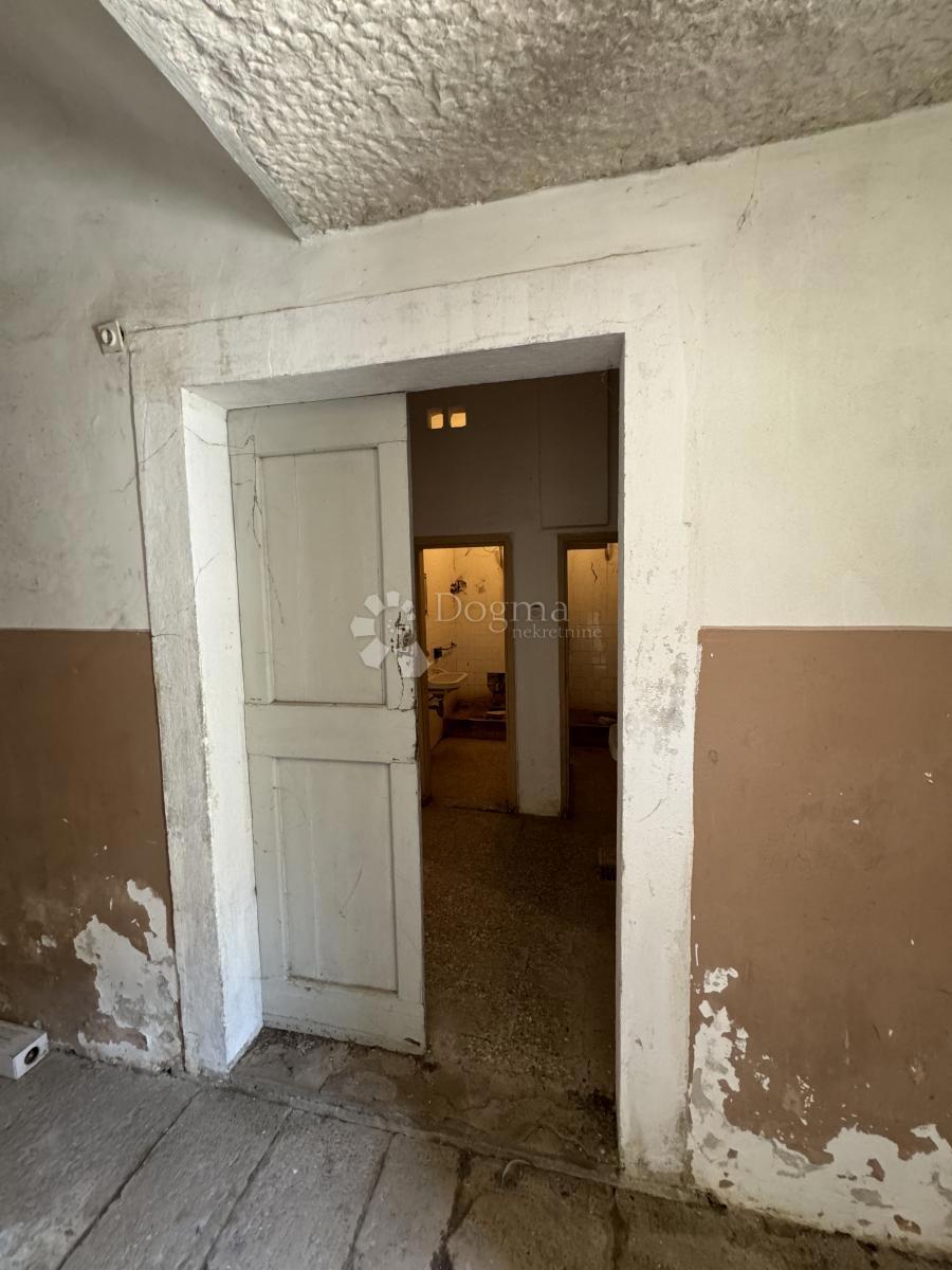 Locale commerciale Centar, Pula, 141,50m2