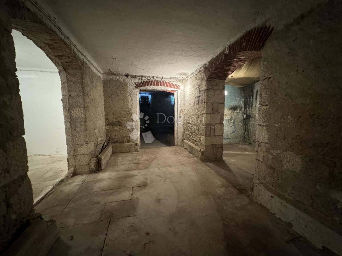 Locale commerciale Centar, Pula, 141,50m2