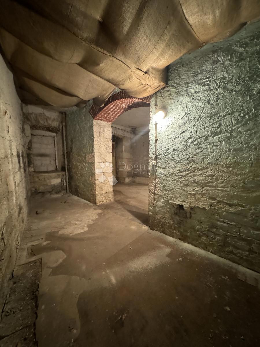 Locale commerciale Centar, Pula, 141,50m2