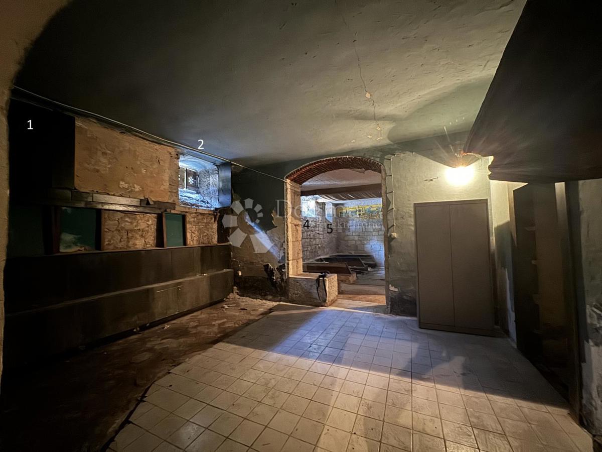 Locale commerciale Centar, Pula, 141,50m2