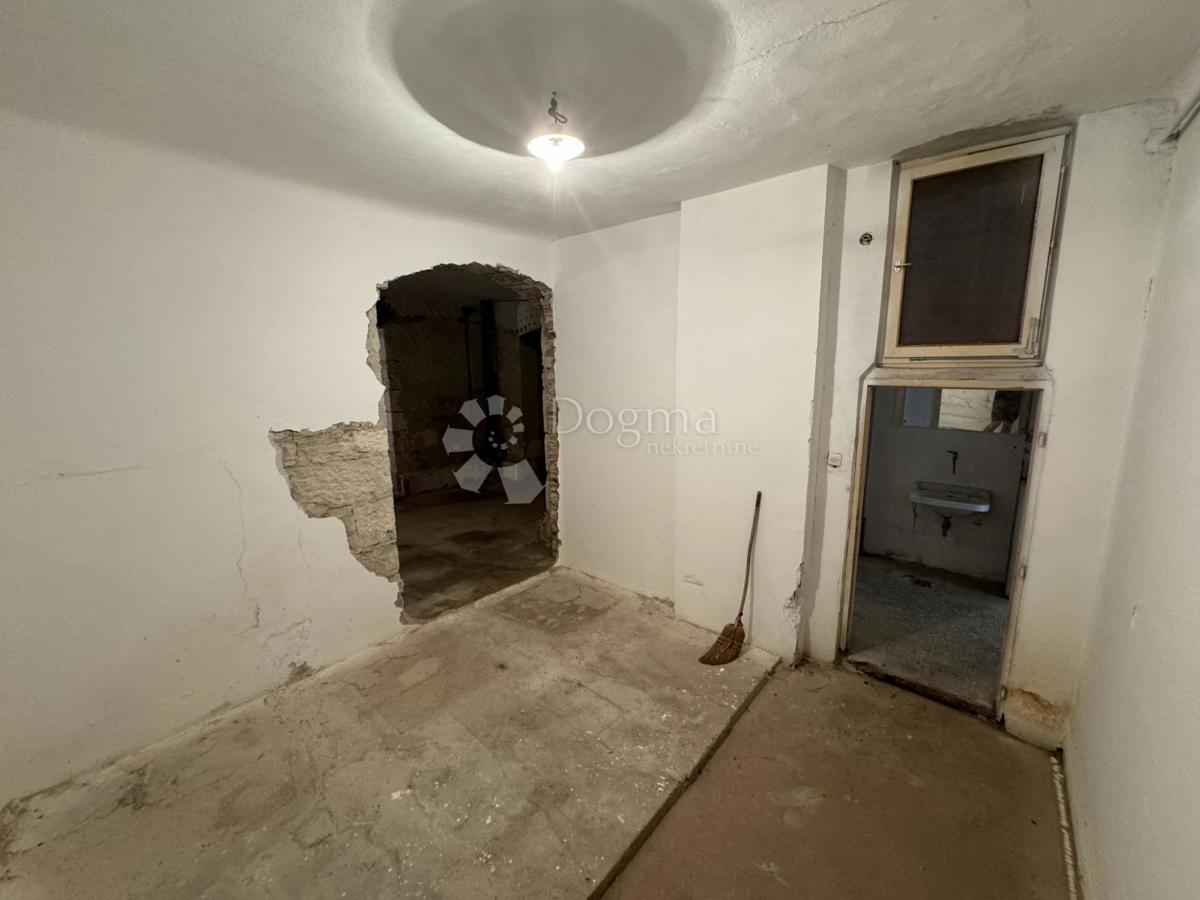 Locale commerciale Centar, Pula, 141,50m2