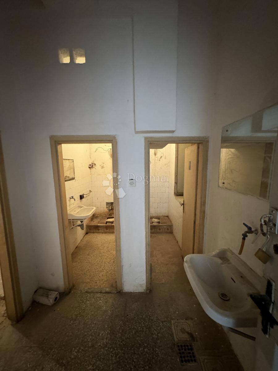 Locale commerciale Centar, Pula, 141,50m2