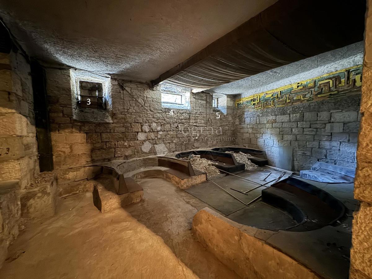 Locale commerciale Centar, Pula, 141,50m2