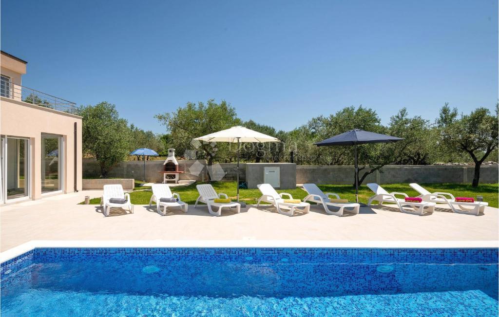 Lussuosa villa moderna con piscina e vista spettacolare – Vodnjan