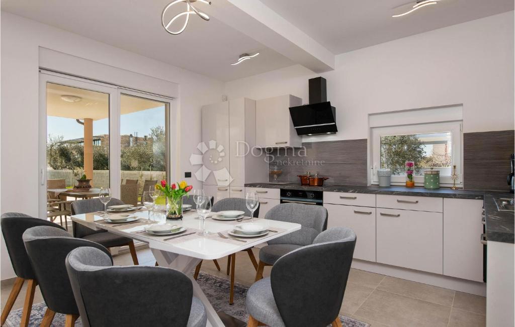 Lussuosa villa moderna con piscina e vista spettacolare – Vodnjan