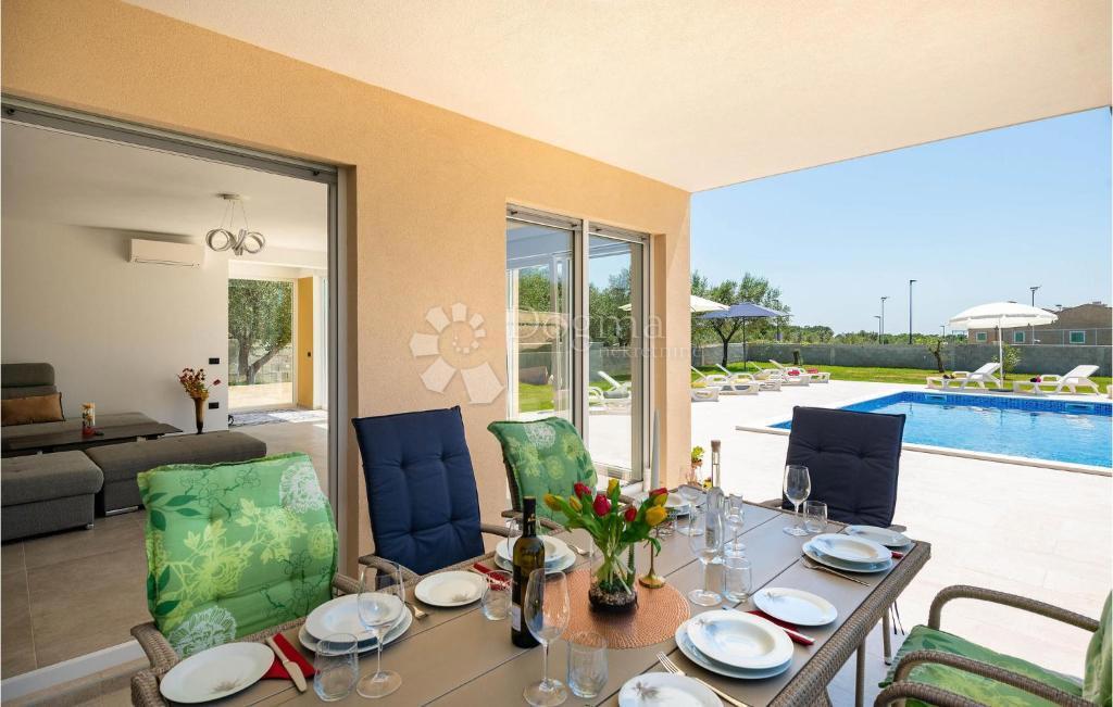 Lussuosa villa moderna con piscina e vista spettacolare – Vodnjan