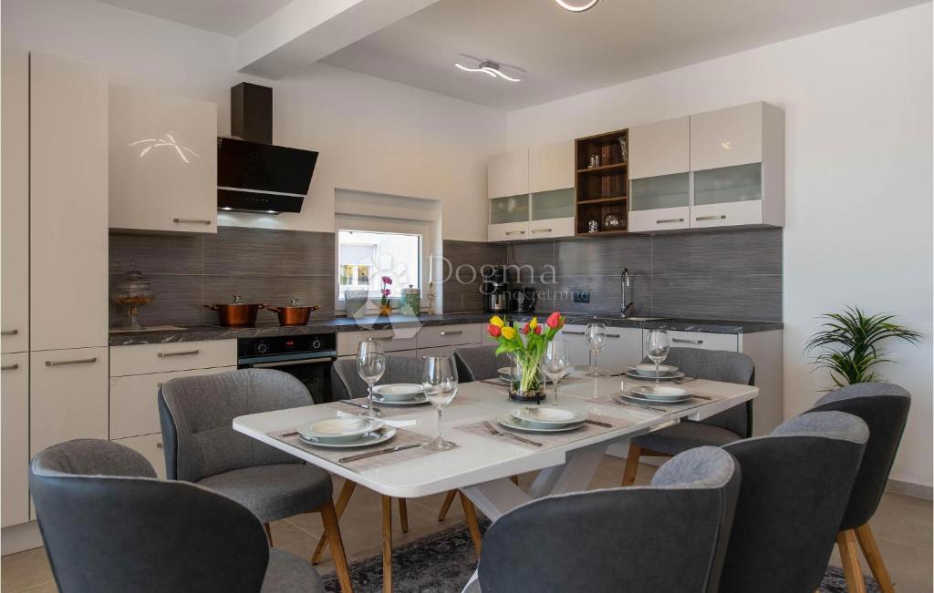 Lussuosa villa moderna con piscina e vista spettacolare – Vodnjan