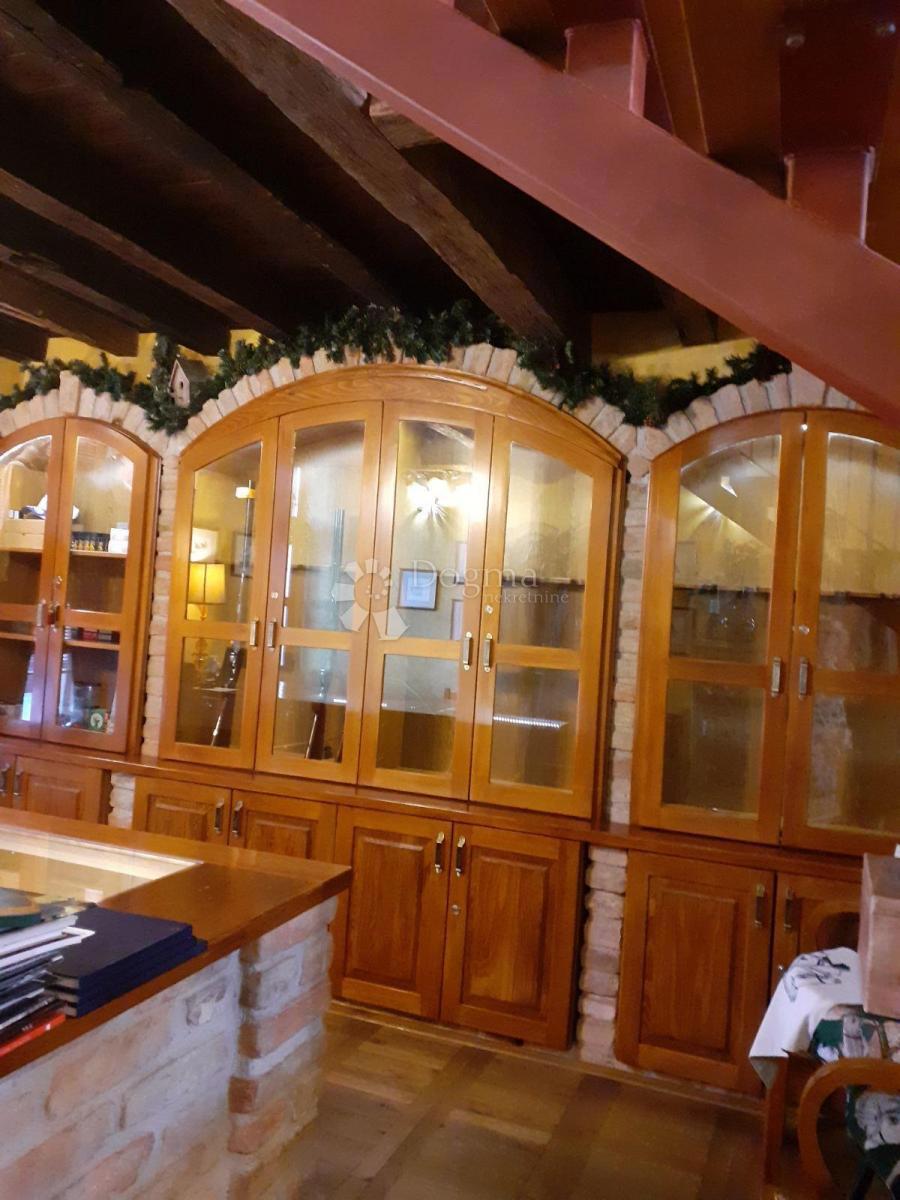 Locale commerciale Sušak, Rijeka, 53m2