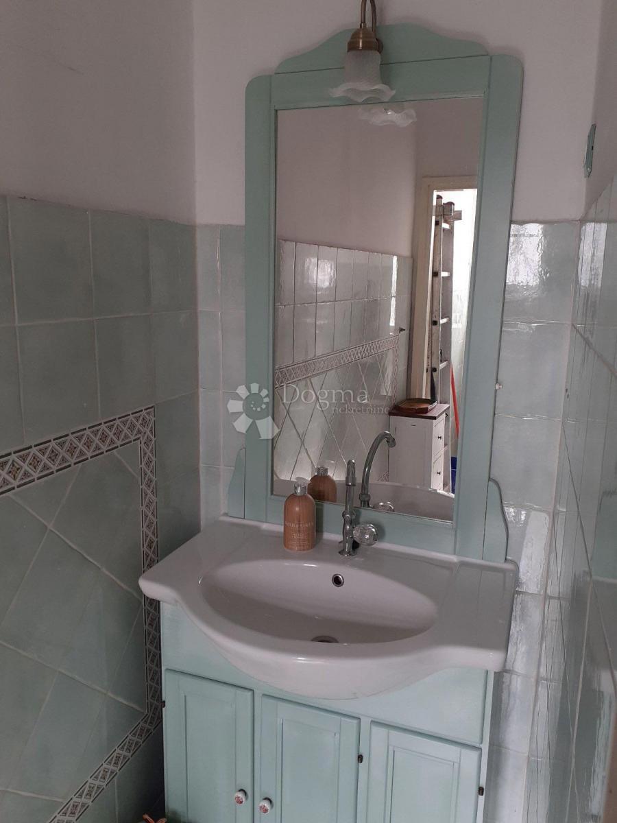 Locale commerciale Sušak, Rijeka, 53m2