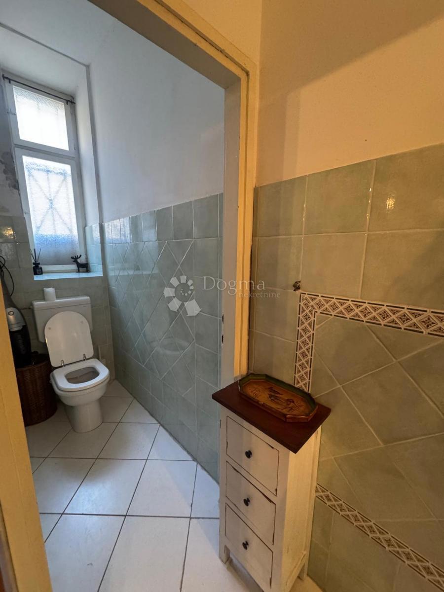 Locale commerciale Sušak, Rijeka, 53m2