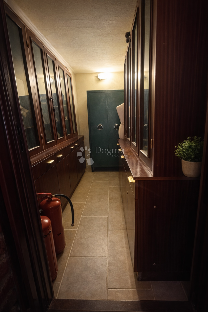 Locale commerciale Sušak, Rijeka, 53m2