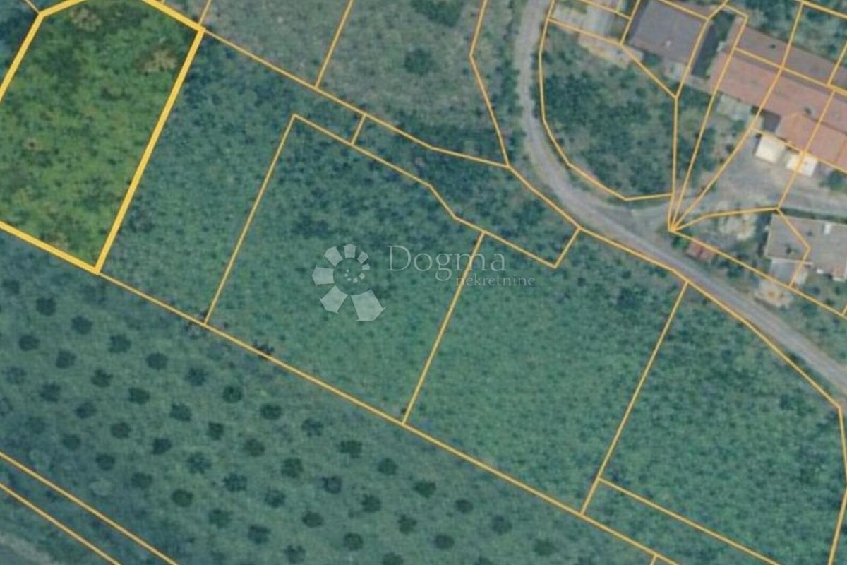 Terreno edificabile Sutivanac, Barban, 1.045m2