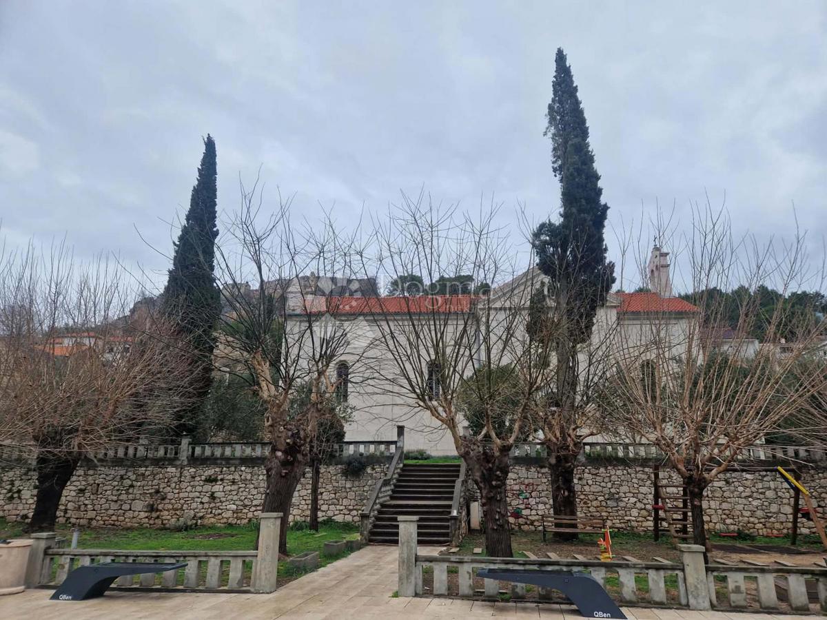 Terreno edificabile Novigrad, 2.376m2