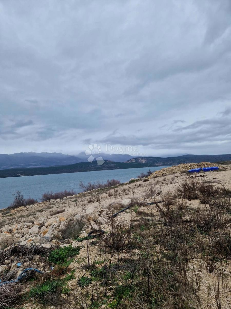 Terreno edificabile Novigrad, 2.376m2