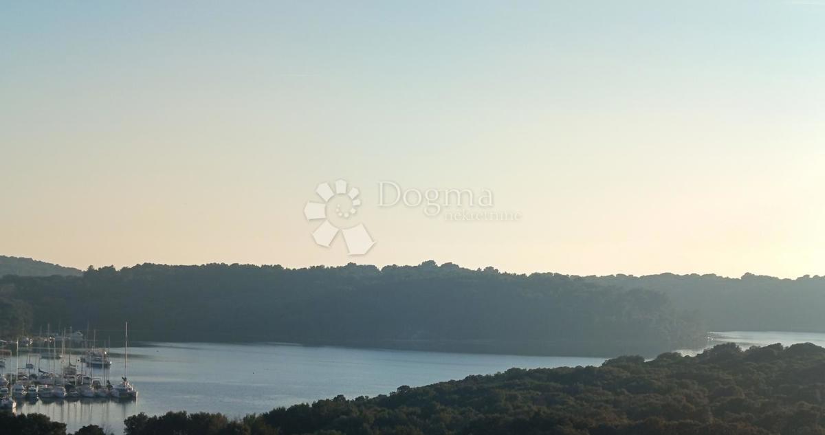 Terreno edificabile Vinkuran, Medulin, 728m2