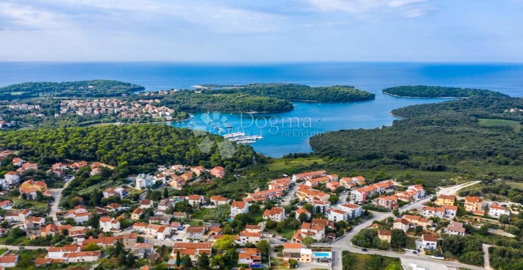 Terreno edificabile Vinkuran, Medulin, 728m2
