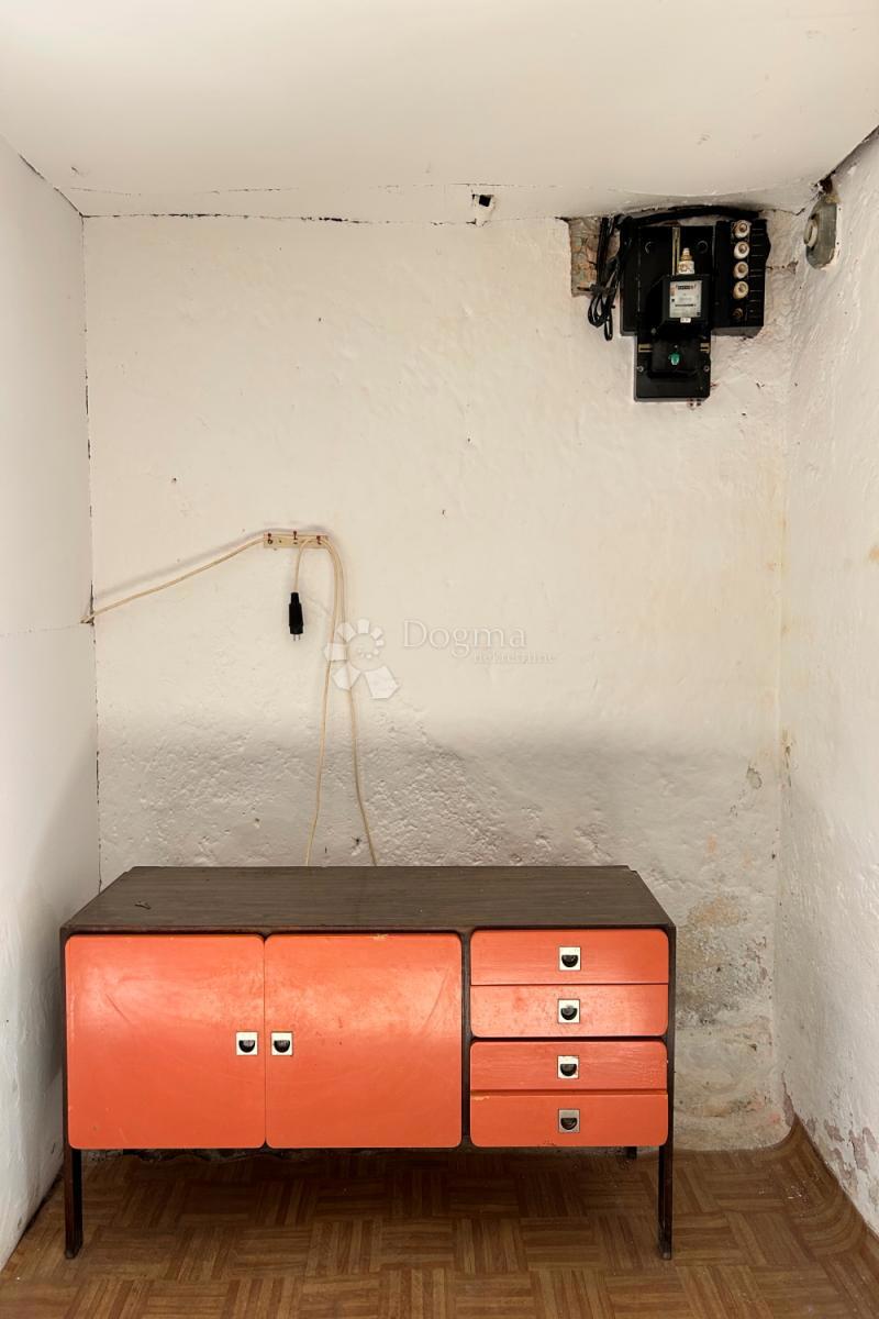 KANFANAR – casa in pietra con un bellissimo giardino soleggiato