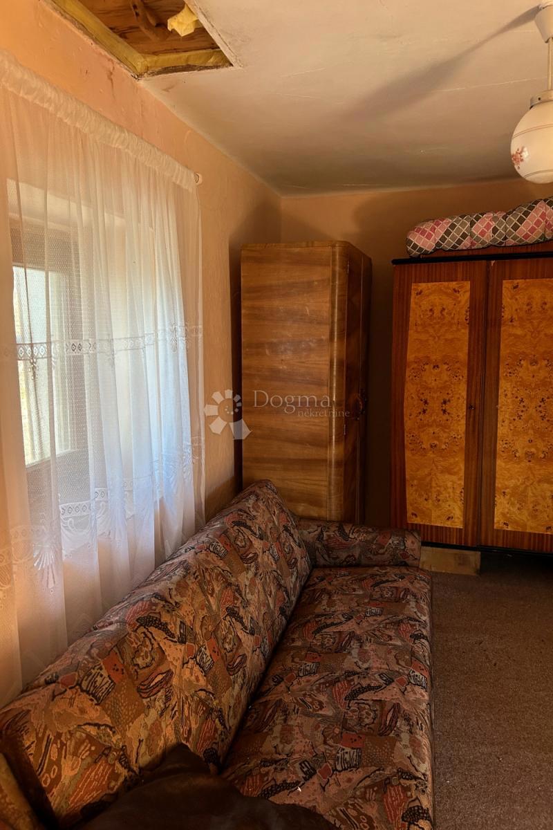 KANFANAR – casa in pietra con un bellissimo giardino soleggiato