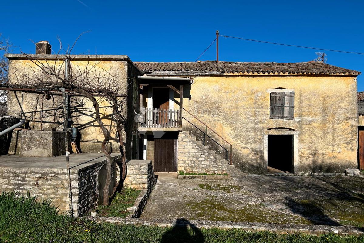KANFANAR – casa in pietra con un bellissimo giardino soleggiato