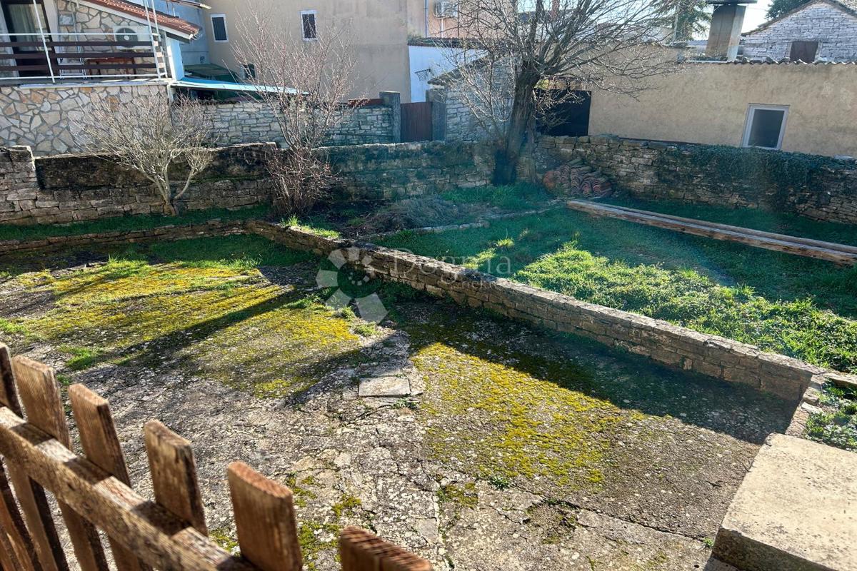 KANFANAR – casa in pietra con un bellissimo giardino soleggiato