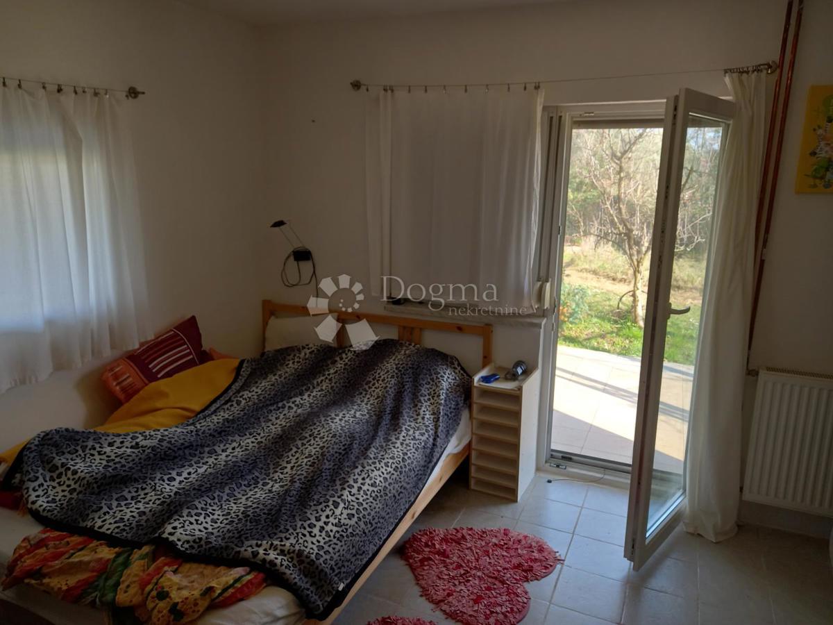 Casa con potenziale edificabile – via Mirna, Zambratija