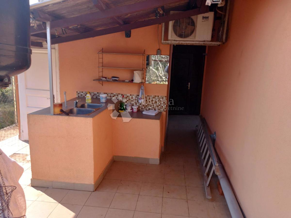 Casa con potenziale edificabile – via Mirna, Zambratija