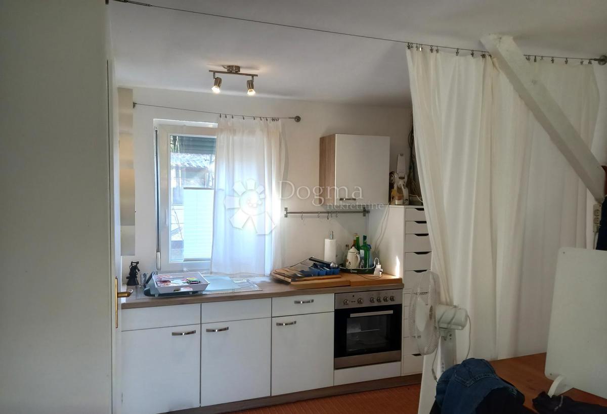 Casa con potenziale edificabile – via Mirna, Zambratija