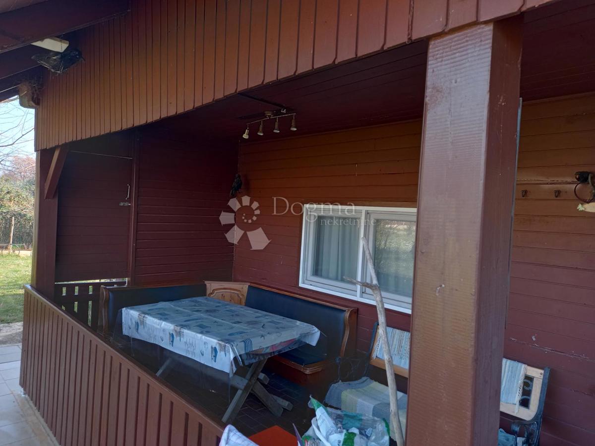 Casa con potenziale edificabile – via Mirna, Zambratija