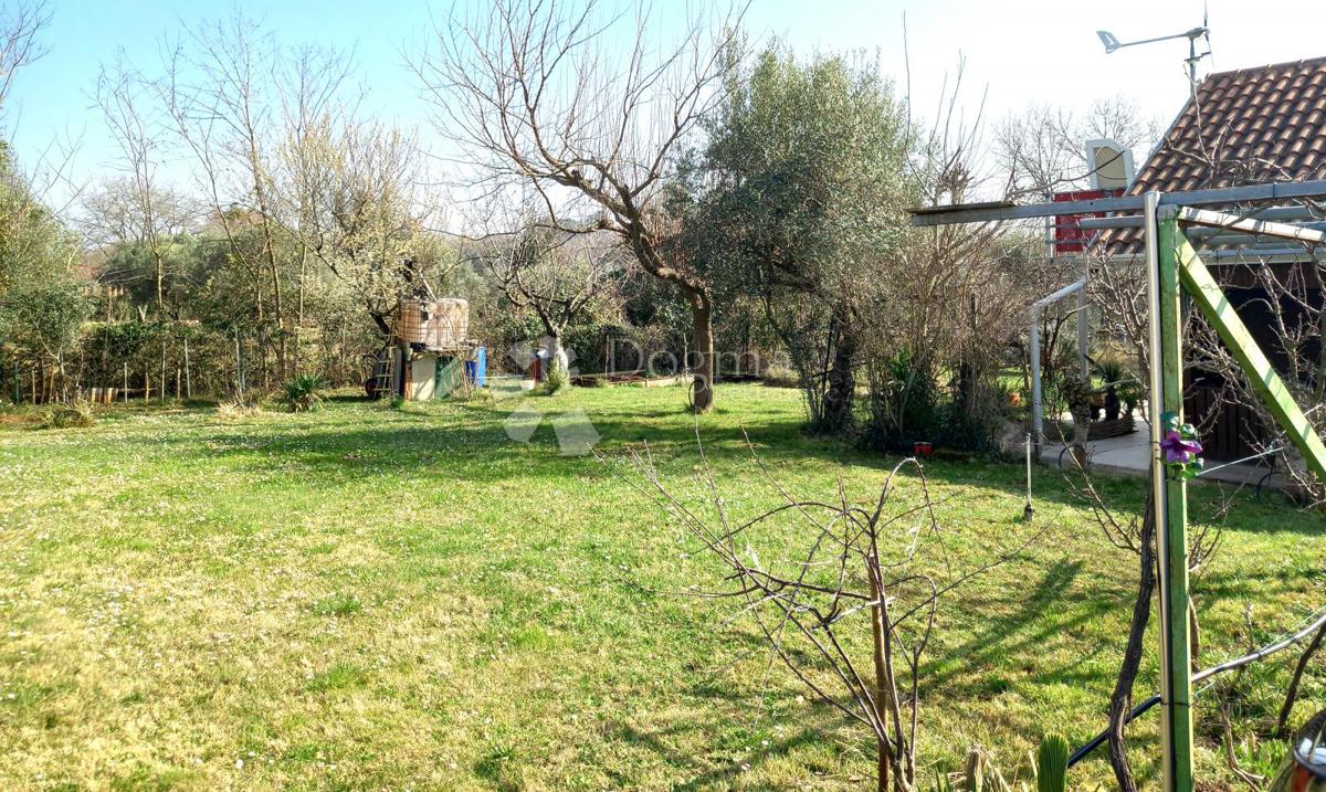 Casa con potenziale edificabile – via Mirna, Zambratija