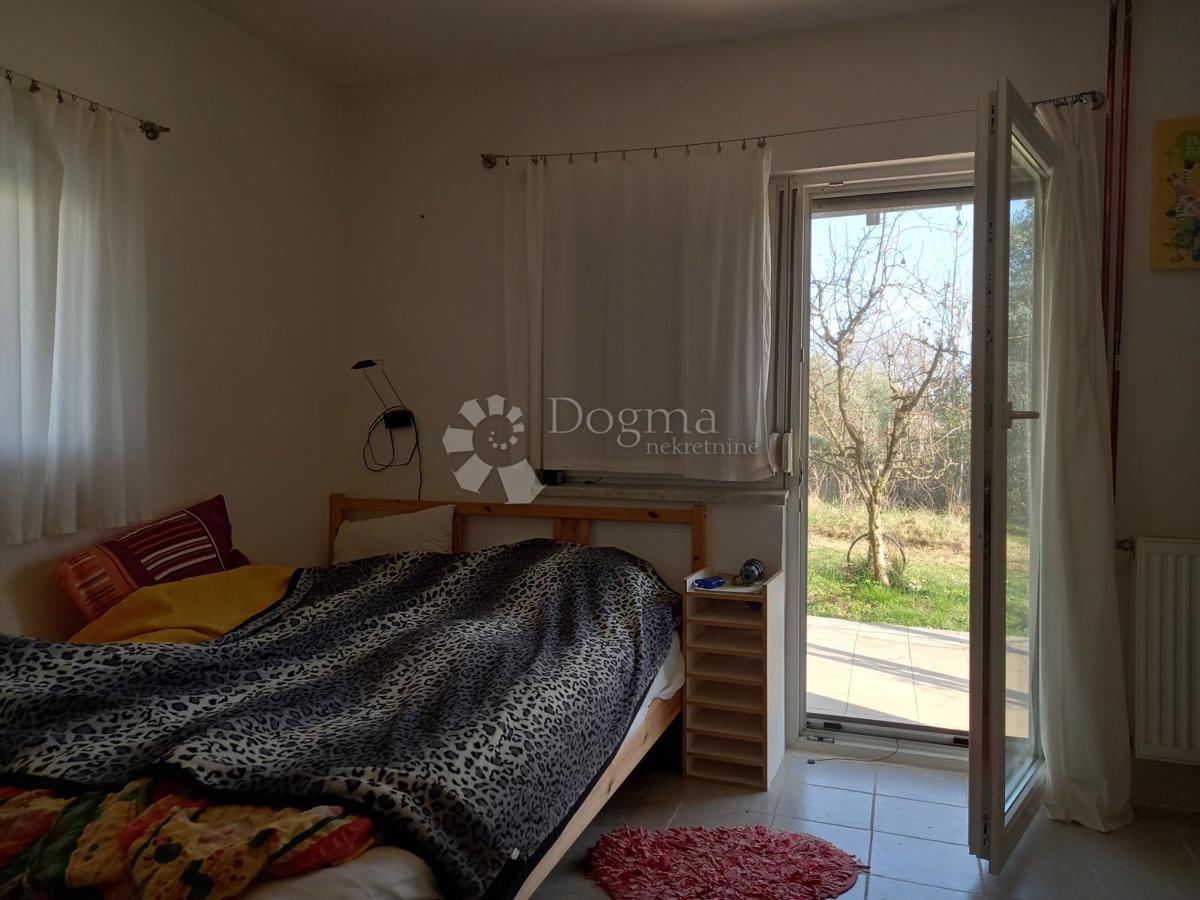 Casa con potenziale edificabile – via Mirna, Zambratija