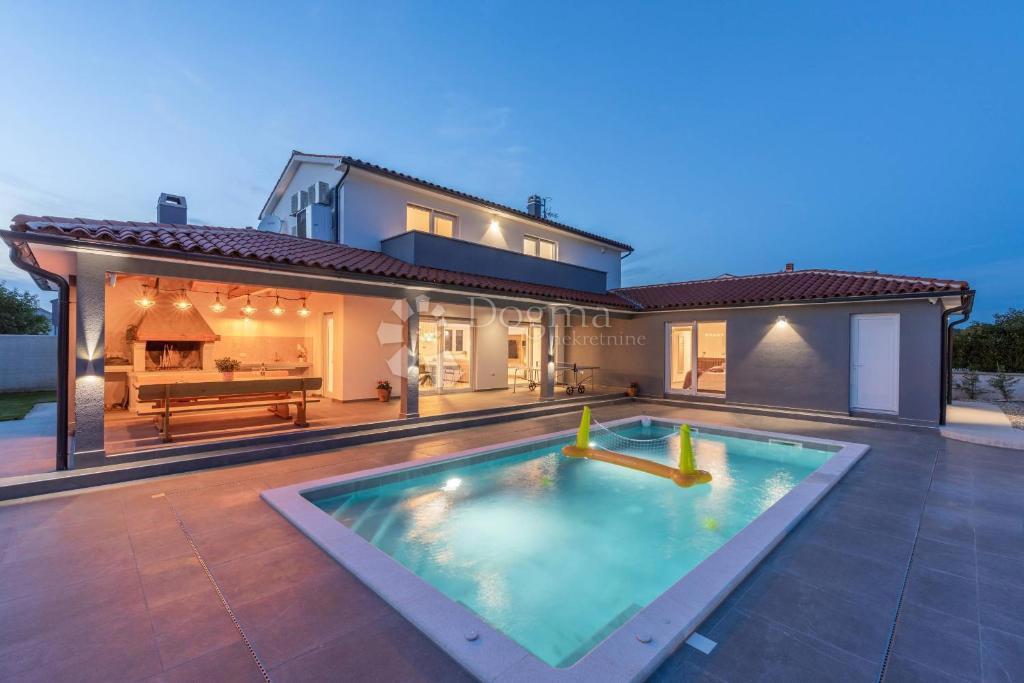 Casa Svetvinčenat, 180m2