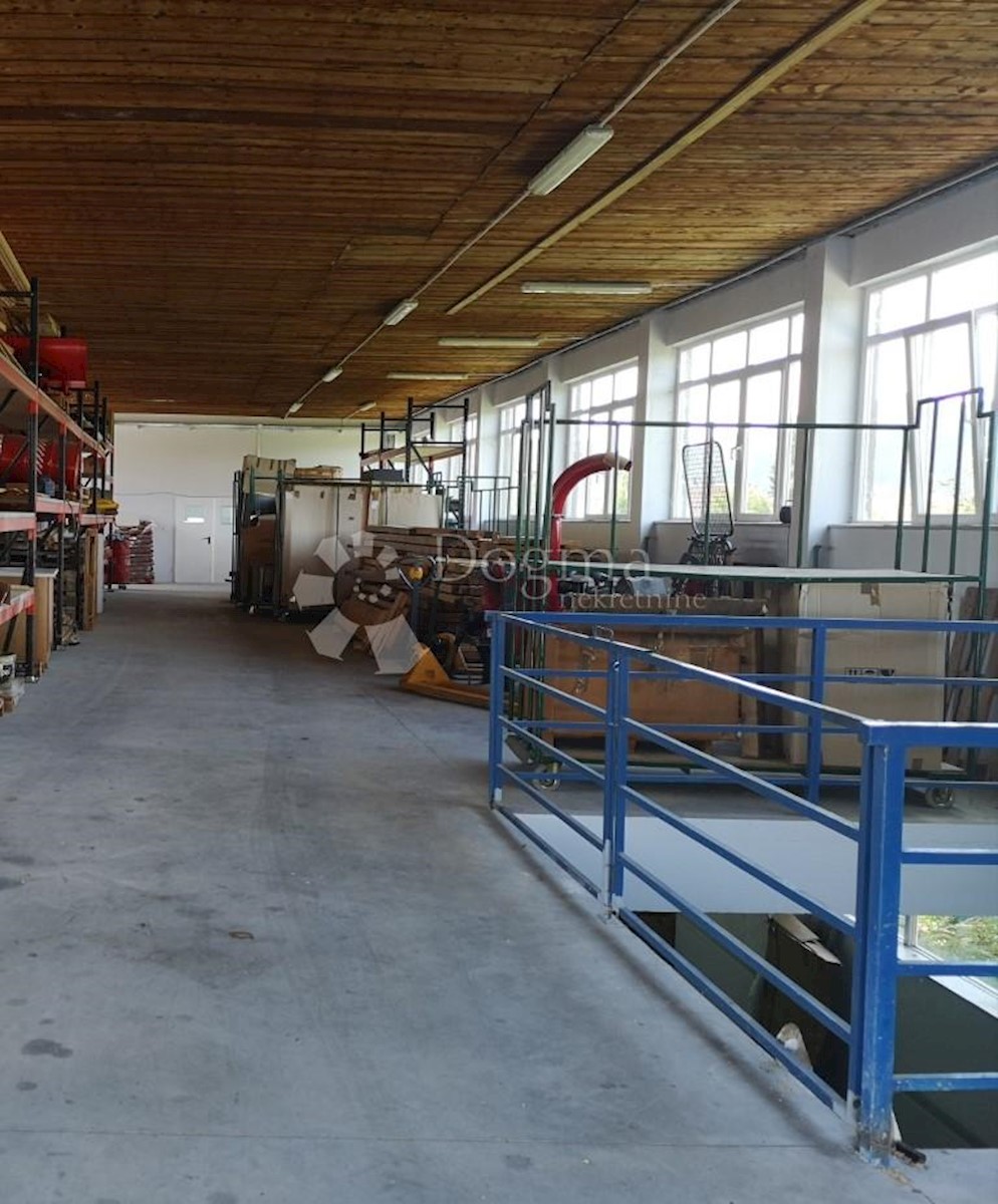 Locale commerciale Ravna Gora, 1.000m2