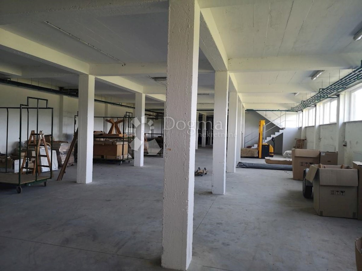 Locale commerciale Ravna Gora, 1.000m2