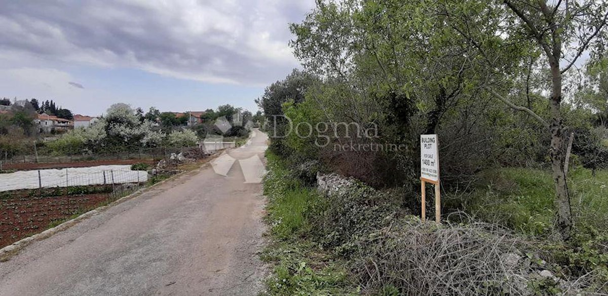 Terreno Bogomolje, Sućuraj, 1.400m2