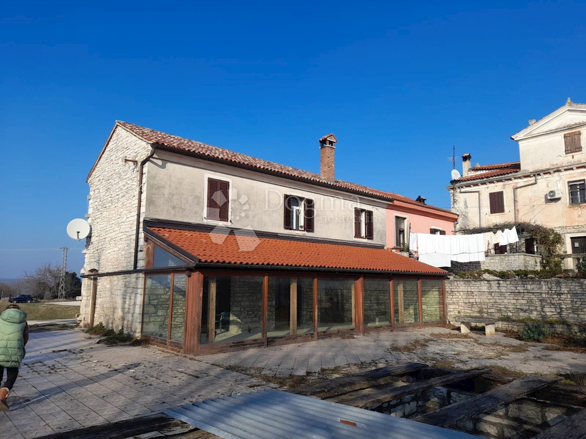 Locale commerciale Kanfanar, 290m2