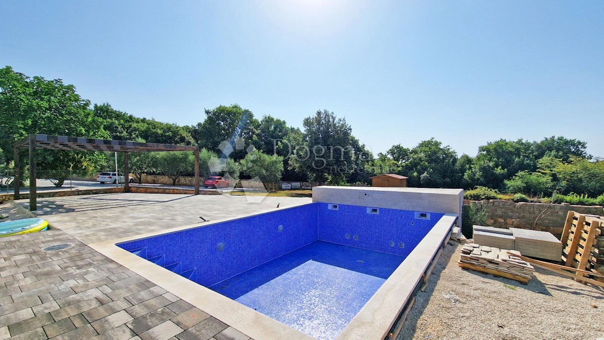 APPARTAMENTO 106 M2, 300 METRI DAL MARE, PISCINA - POSIZIONE TOP! 1 ° PIANO