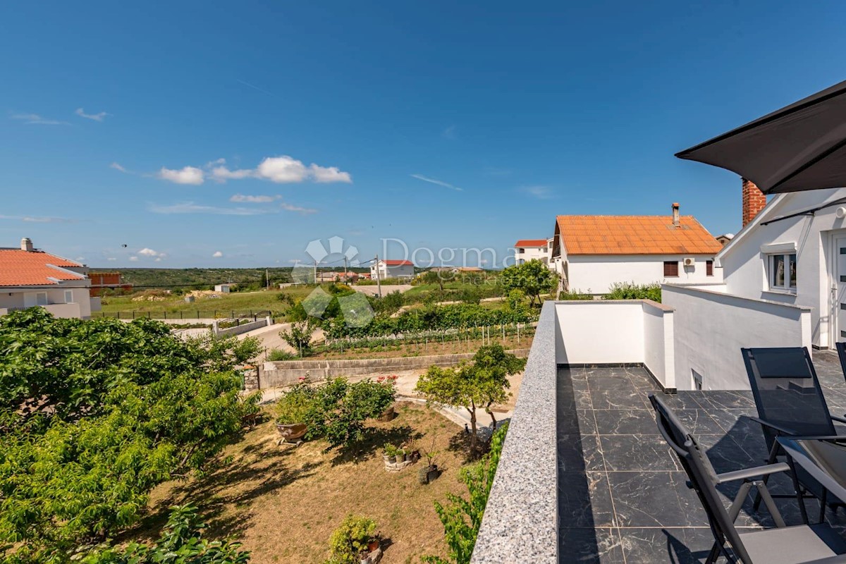 Casa Radovin, Ražanac, 380m2