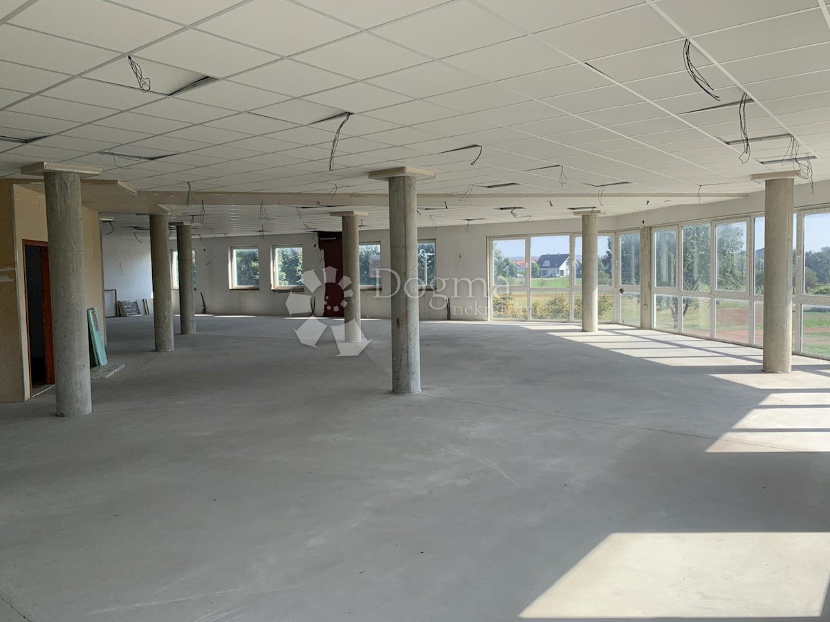 Locale commerciale Prelog, 577m2