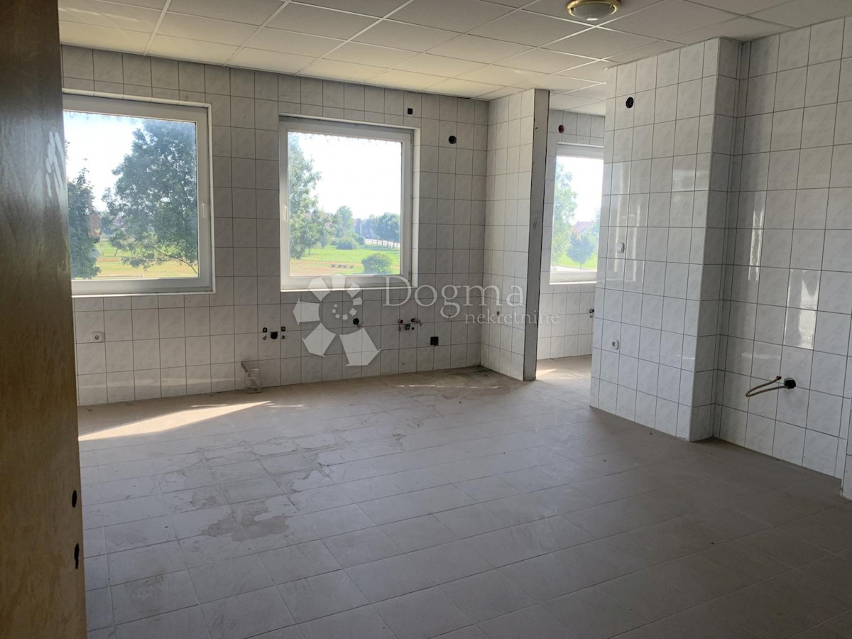 Locale commerciale Prelog, 577m2