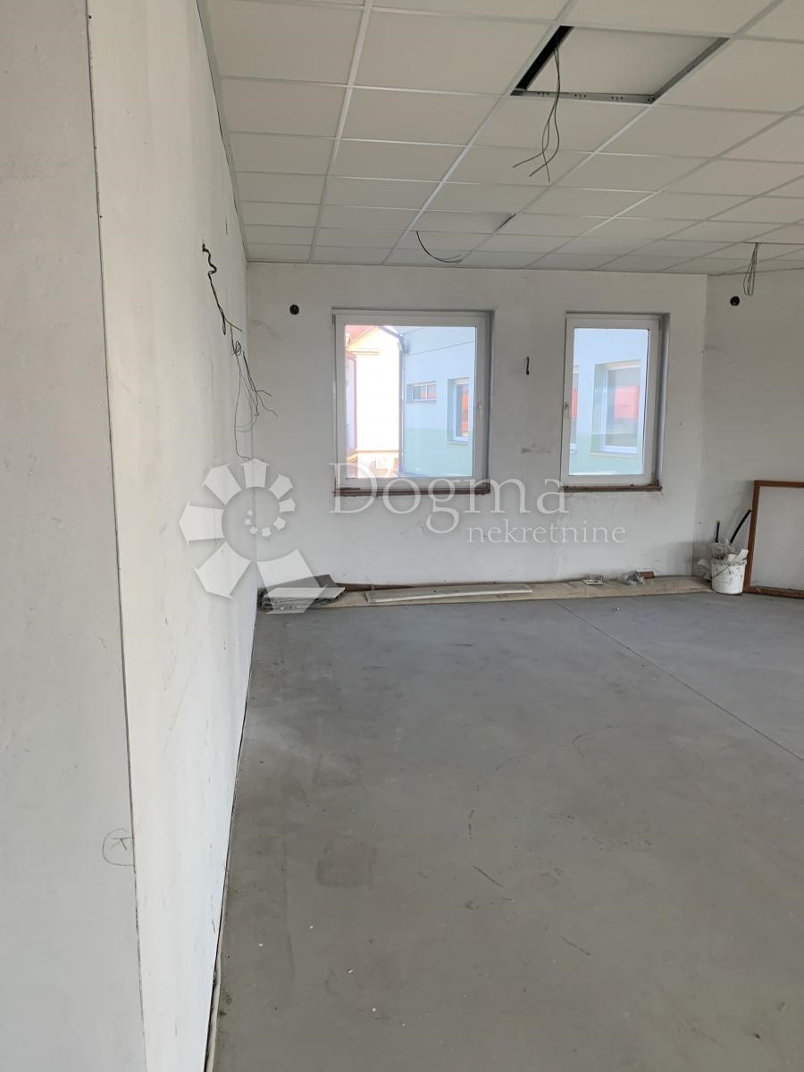 Locale commerciale Prelog, 577m2