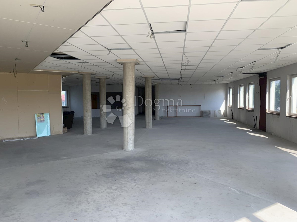 Locale commerciale Prelog, 577m2